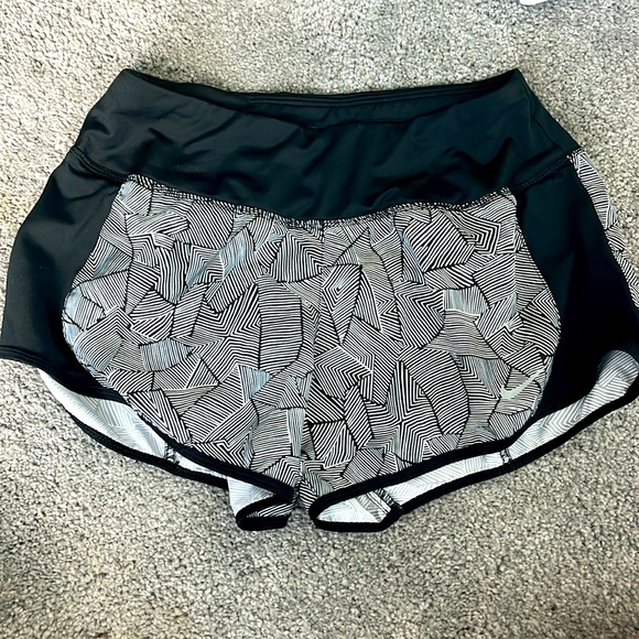 Nike running shorts - Picture 1 of 1